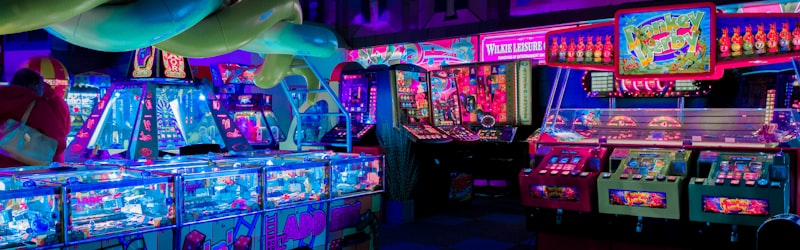 一级方程式赛车在赛道上飞驰